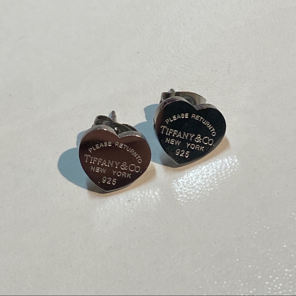 tiffany & co mini heart tag stud earrings